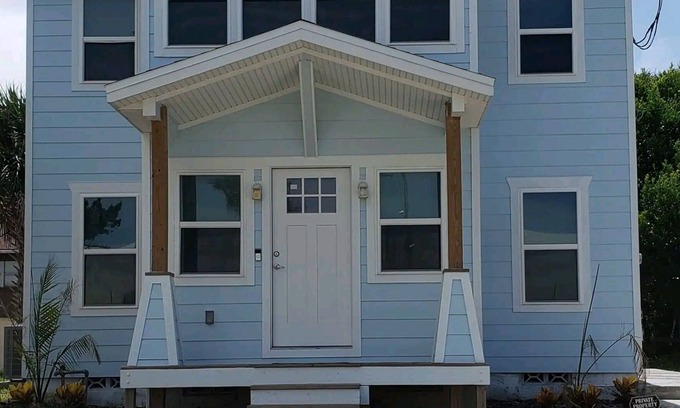 Smith's Memento House | The SeaEsta Whole House Rental nSteps to Ocean Center, Mintues Beach & SpeedWay