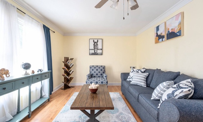 Fredericksburg House | THE SERENE COTTAGE.