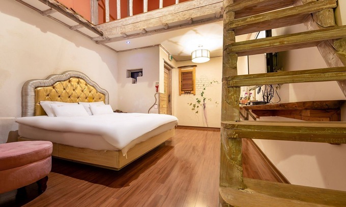 Eumseong Hotel | The Seven Dwarfs in the Eumseong Forest