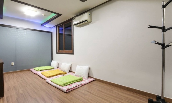 Pinari-gol Hotel | The Sharp Motel