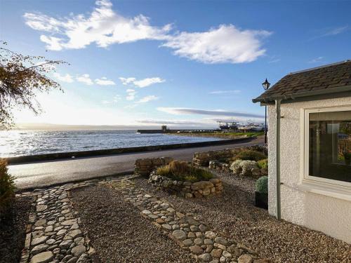 Fortrose House | The Shore