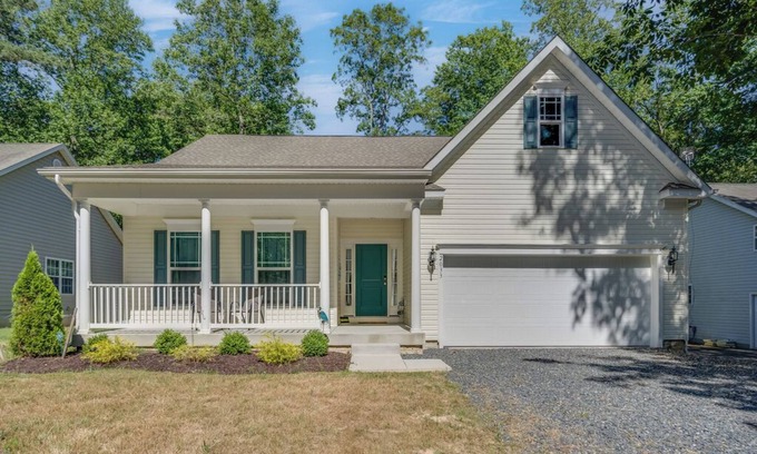 Captain's Cove House | The Shore Shanty - 25 minutes to Chincoteague!