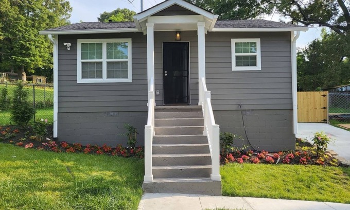 Atlanta House | The Silver Cottage 5 Miles to Downtown/Mercedes Benz Stadium/Aquarium