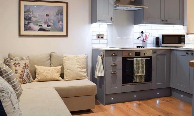 Shottery House | The Snug Entire home Sleeps 2, Stratford upon Avon