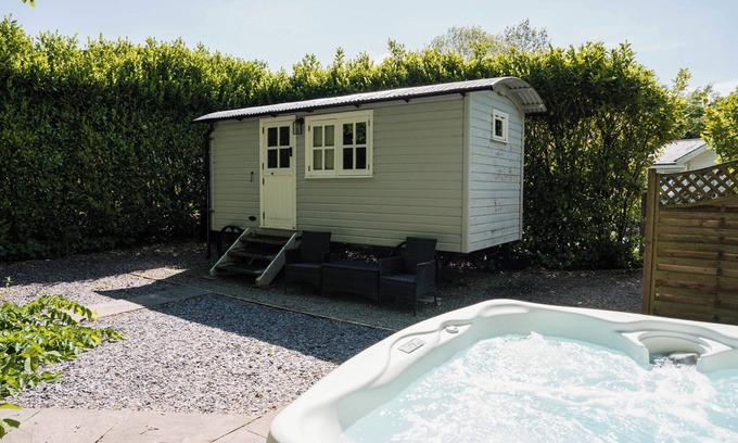 Carlisle Cottage | THE SNUG, luxury holiday cottage, with hot tub in Longtown