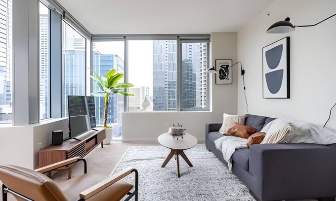 West Bellevue Apartment | The Sophari Experience:2BR Bellevue|Gym|WaterView1