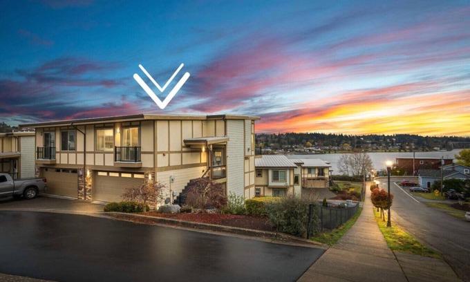 Bremerton House | The Sound Landing w/Beach Access & Theater Room!