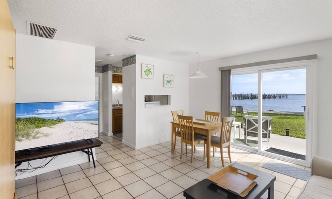Sebastian Hotel | The Sportsman's Lodge & Marina
