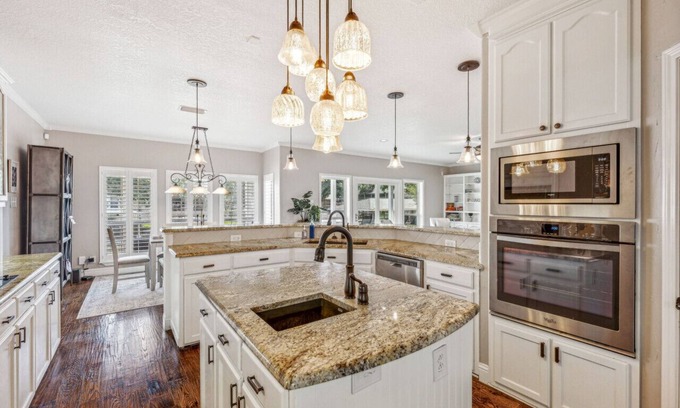 Granbury House | The Spot at Lake Granbury