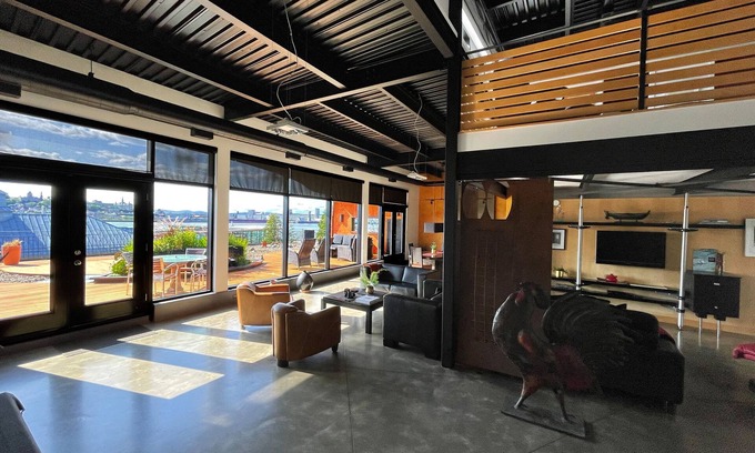 Desjardins Apartment | The St-Louis Penthouse