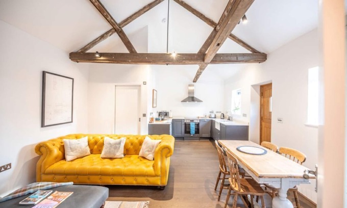 Darsham Apartment | The Stables