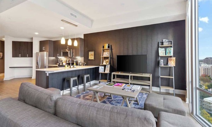 West End Apartment | The Stevie Ray Vaughan Flat ATX