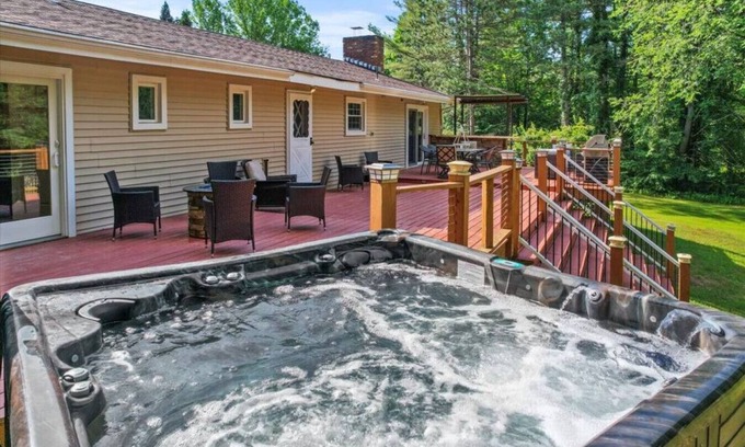 Greenfield Center House | "The Stream House" Saratoga home on 4+ acres