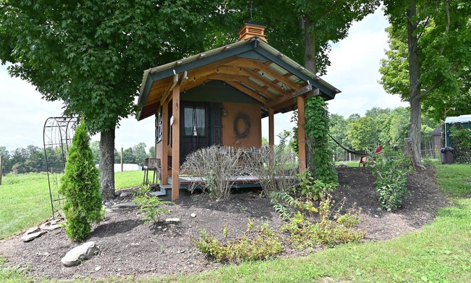 Caroline Cabin | The Suite Roost on Scottland Yard Farm