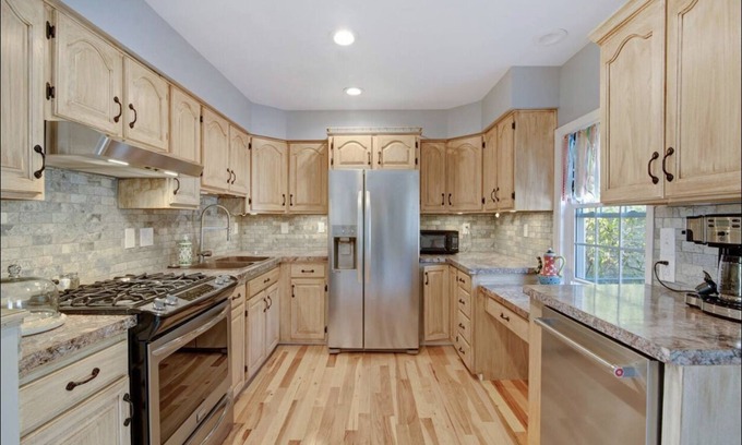 Flushing House | The Summer House at 319 Chamberlain St.