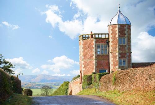 Eaton Mascott House | The Summer House