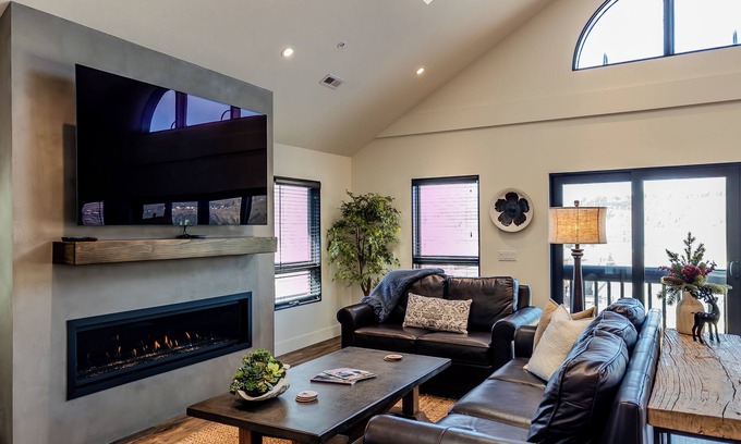 Hood River Condo | The Summit-Luxury three bedroom penthouse in the iconic Horsefeathers building!