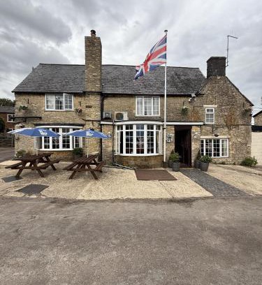Brackley House | The Sun Inn