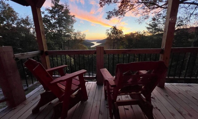 Lampe Cabin | The Sunrise Cabin w/Amazing Views