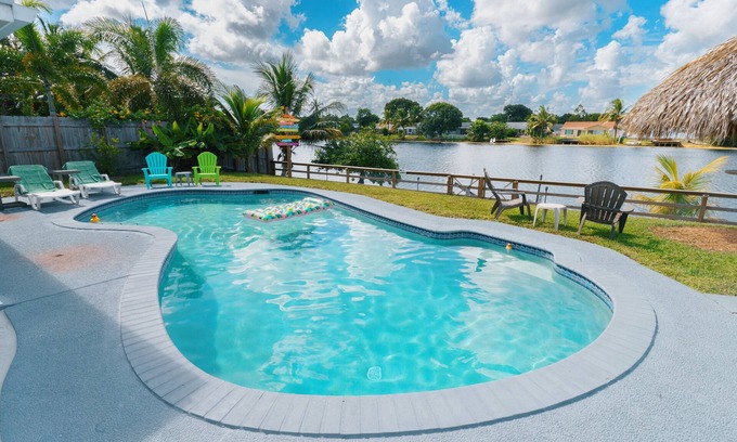 Palm Aire Village West House | ★The Sunset Dream★ Luxury Escape | Pool Patio Lake for Families