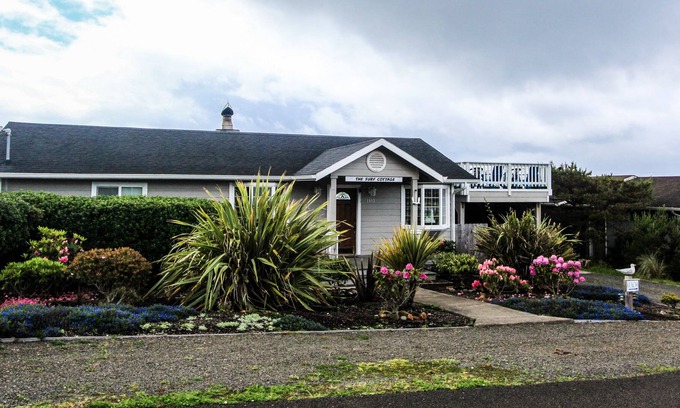 Bayshore Cottage | The Surf Cottage: Private Hot Tub & Deck w/ Ocean Views - 2 Blocks to Beach!