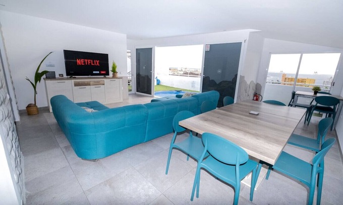 San Eugenio Villa | THE SURF VILLA 2 | Jacuzzi | Billards | Ping Pong