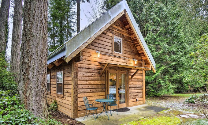 Poulsbo Cabin | 'The Sweetest Little Cabin' w/ Fireplace!