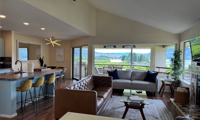 Wapato Point House | The Swell Season at Wapato Point