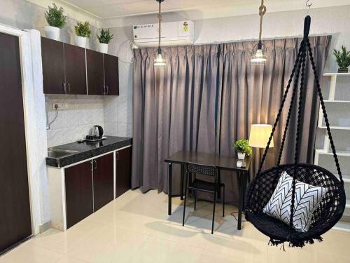 Koregaon Park Apartment | The Swing: Private Studio Room in Koregaon Park