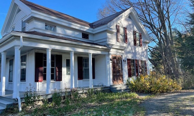 Ithaca House | The Tate House, Historical and Spacious, 5 miles to downtown