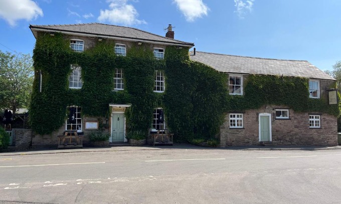Ewyas Harold Hotel | The Temple Bar Inn