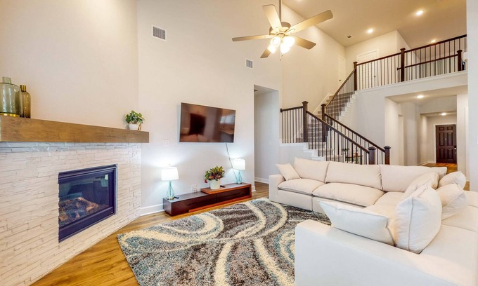 Argyle House | The Texas Chateau w/ Pool and Basketball Access