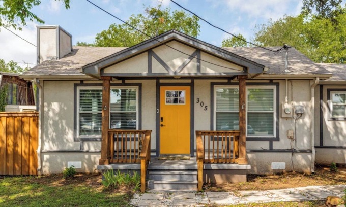 Roanoke Apartment | The Texas Get-Away in Roanoke