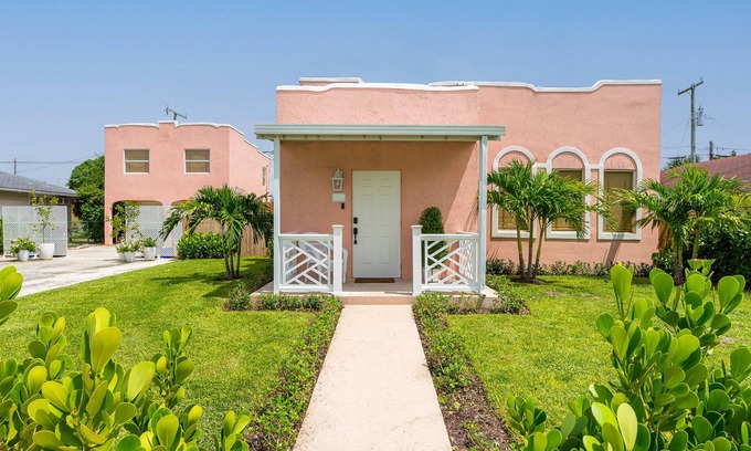 Southwest House | The Theodora Chase Cottage and Carriage House