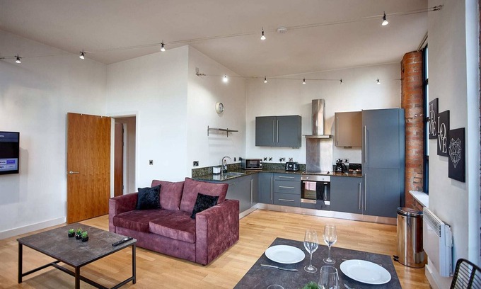 Manchester Apartment | The Topaz Suite Summa