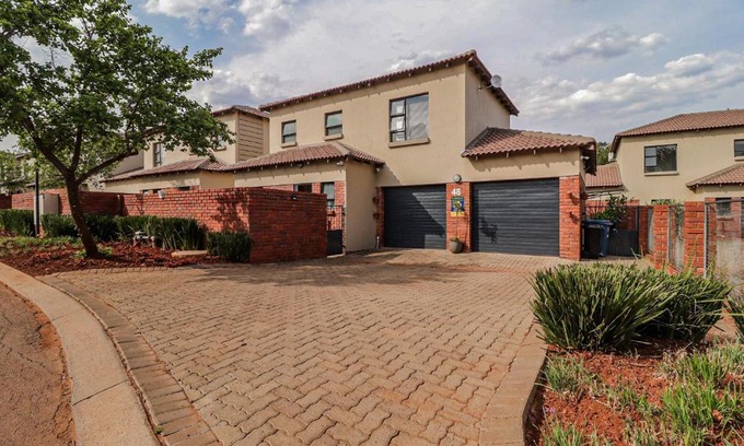 Olympus AH Apartment | The Tranquil Townhouse