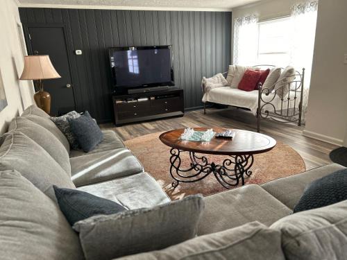 Smyrna House | The Treasure House