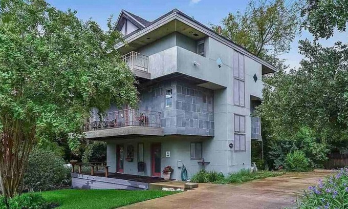 Bryan Villa | "The Treehouse" of Bryan/College Station