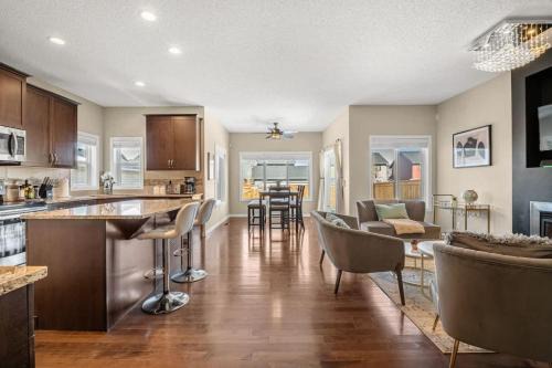 Southeast Calgary House | The Trenta - 4BD 3BA 2 Kitchen Stunner