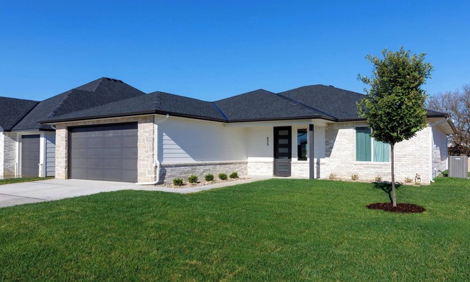 Andover House | The ultimate place for a golf trip, wedding party or business retreat.