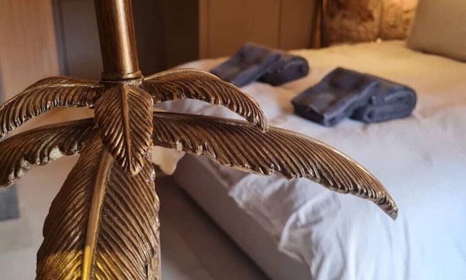 Frome Apartment | The Undercroft - Luxury studio in heart of Frome.