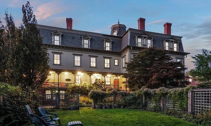 College Hill Apartment | The Underwood-Hale House