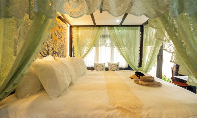 Talat Noi Bed & Breakfast | The Unforgotten B&B