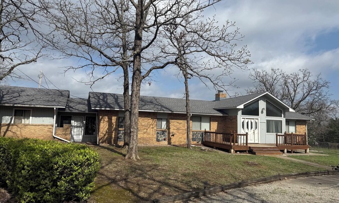 Sulphur House | The vacation home that has everything. Fishing, playing, hiking