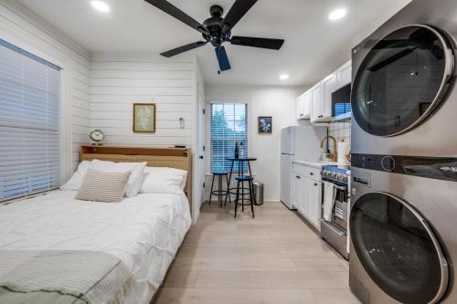 Denton Apartment | The Vanderbilt Mansion Apt 9 Near Downtown and TWU