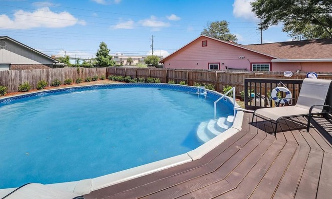 Westside House | The Vibe Retreat Pool Hot Tub Gameroom Firepit