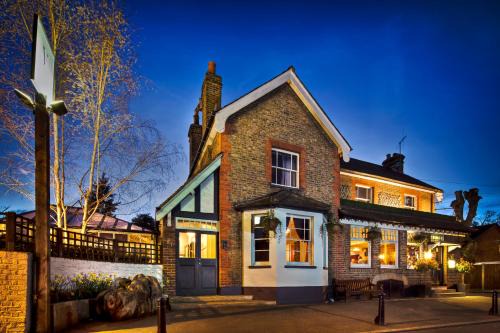 Mortlake Hotel | The Victoria