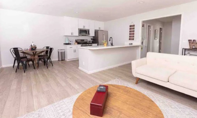 Central Escondido House | The Vineyard 2 bedroom condo in Historic Escondido, 10 mins from Safari park!