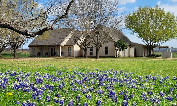 Marble Falls House | The Vineyard Vista - wildflowers, fire pit, near state parks, wineries, lakes