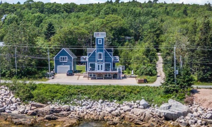 Fox Point House | The Vista Del Mar 596